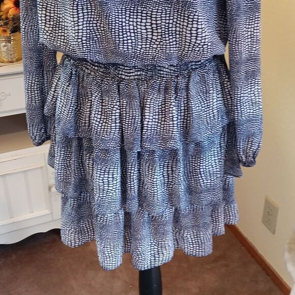 MICHAEL Michael Kors Zephyr Snake Navy and White Dress. Flirty, Flouncy, Coqette - Picture 4 of 11